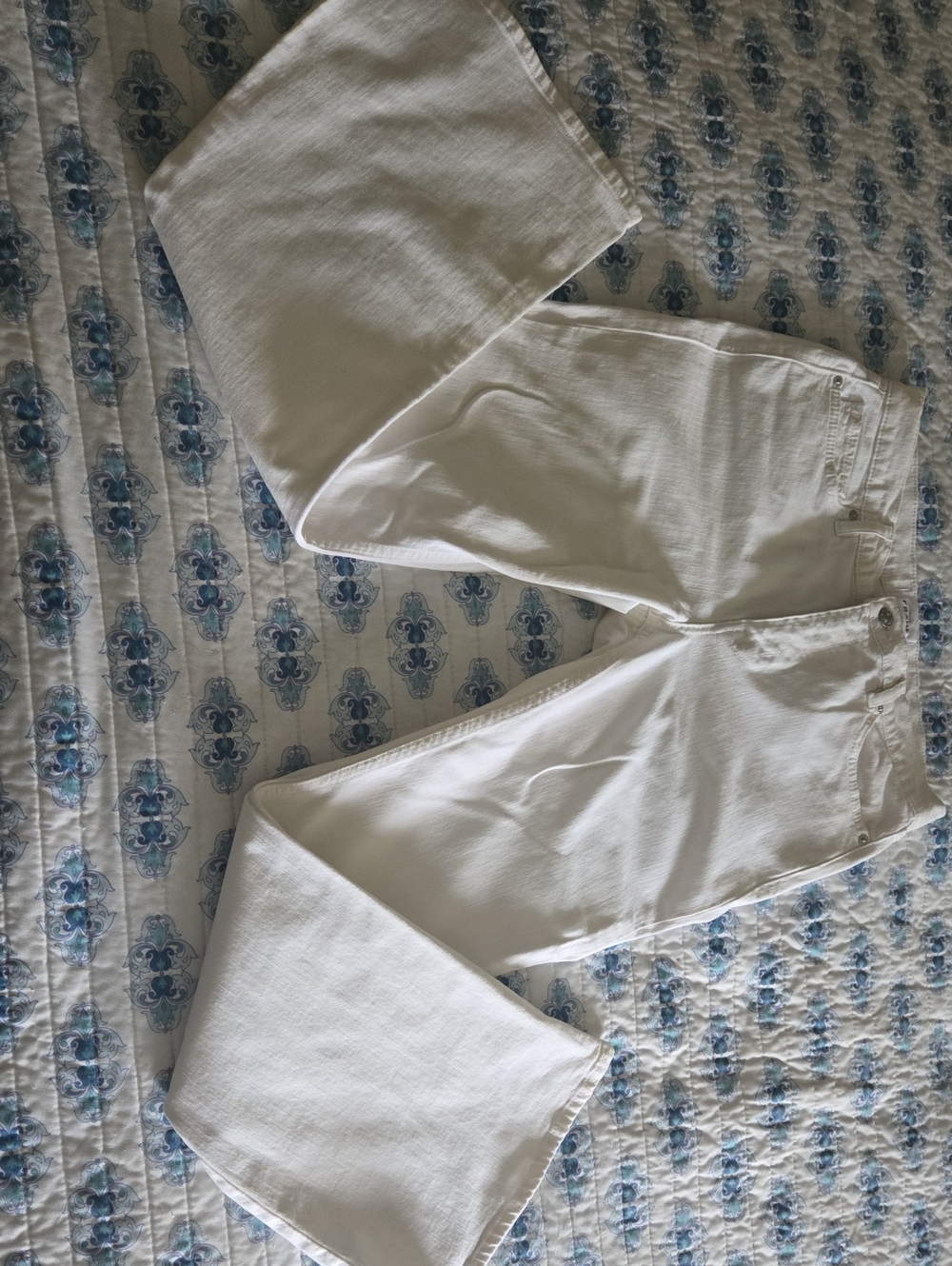 FRAME White Jeans with Branded Waist Label